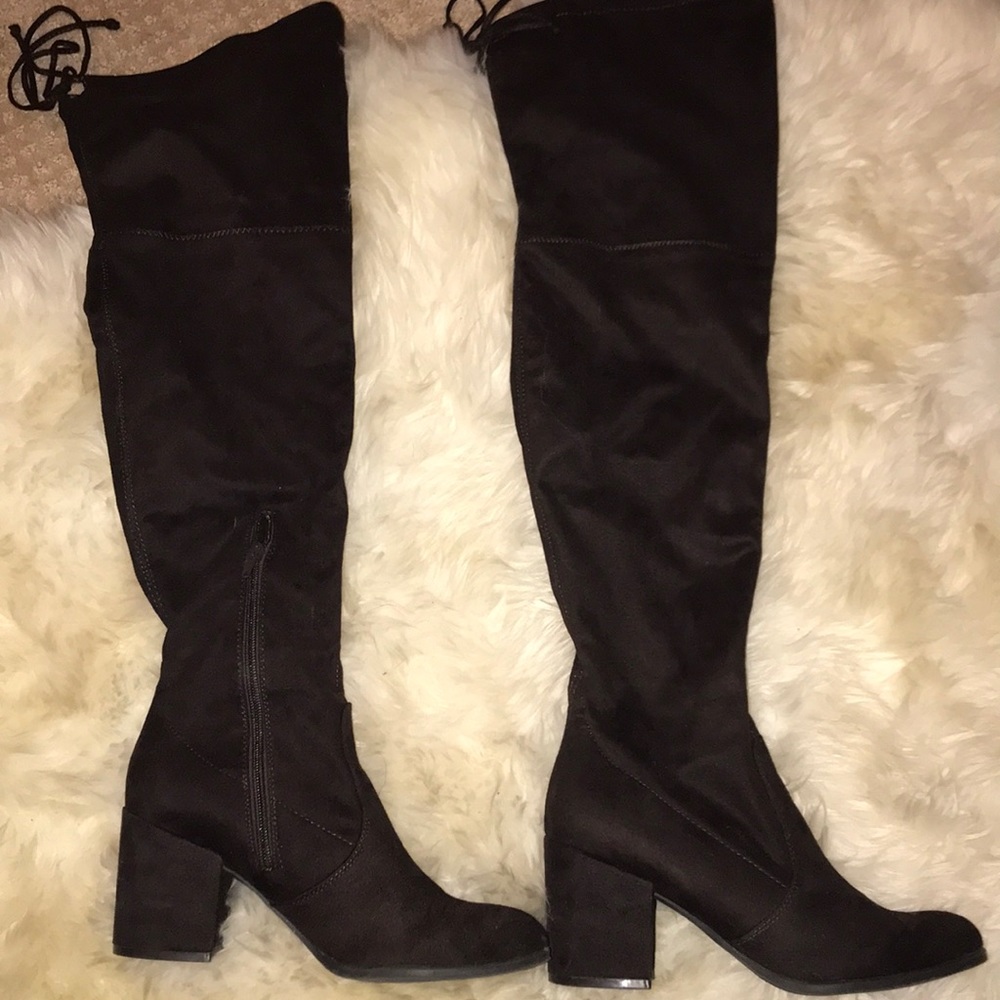 Size 8.5 Unisa brown suede boots